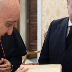 Fundação Gaudium Magnum oferece manuscrito raro à Biblioteca do Vaticano